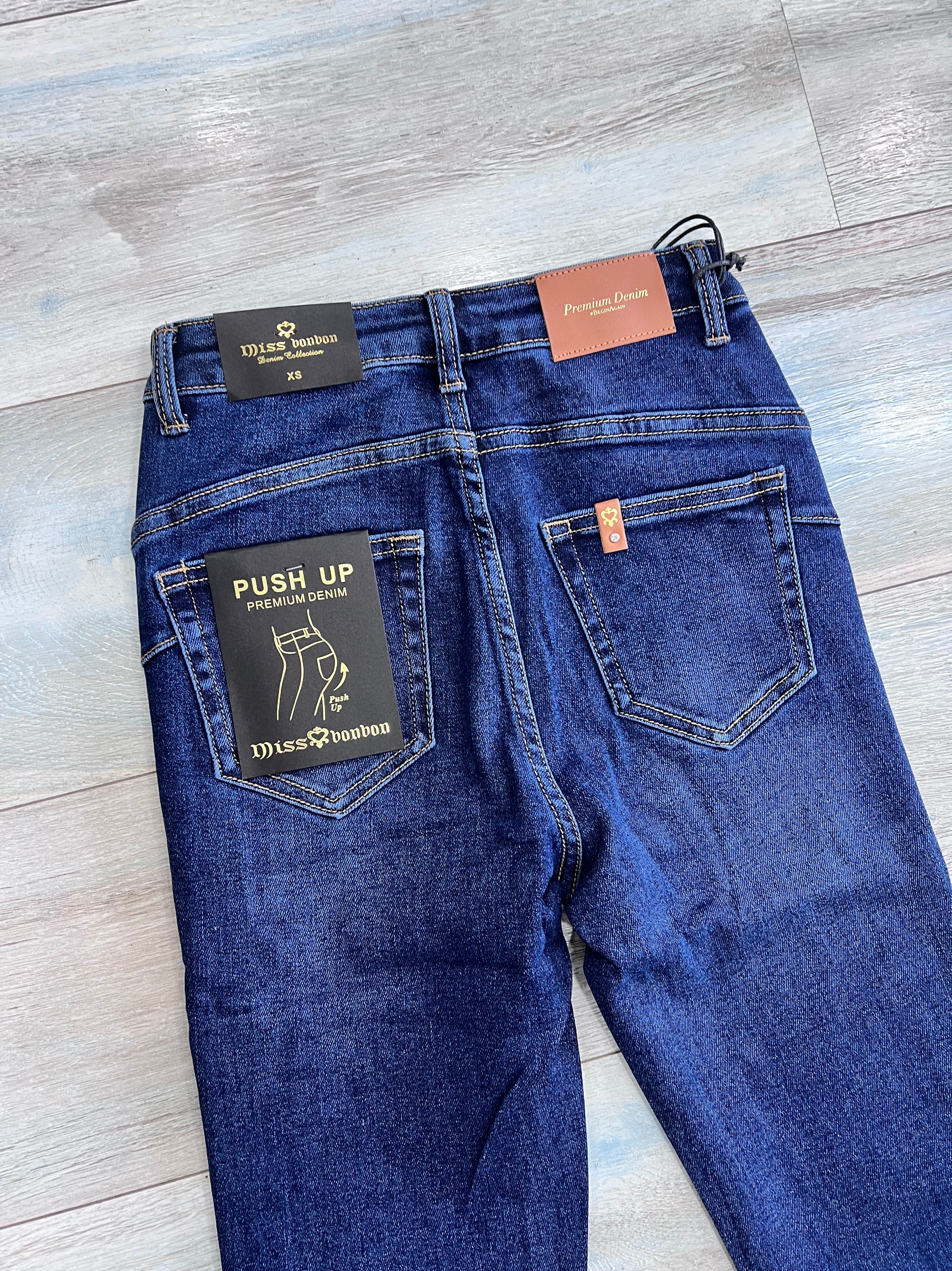 dettaglio carre e tasche posteriori -  jeans skinny donna – Frarò Shop
