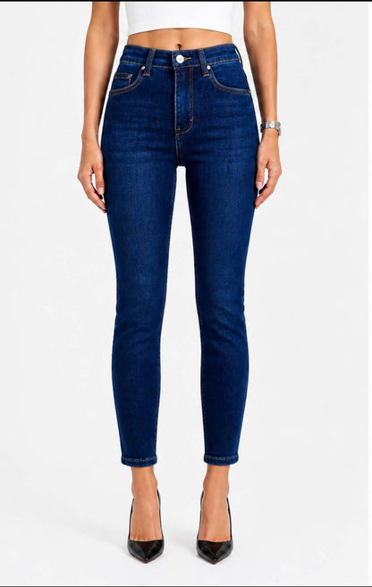 Jeans skinny donna vita alta donna lavaggio scuro -indossato da modella vista frontale – Frarò Shop