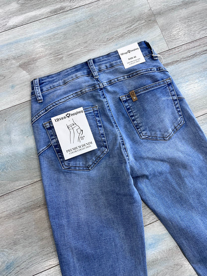 Dettaglio carrè e tasche posteriori jeans skinny curvy donna denim estivo – Frarò
