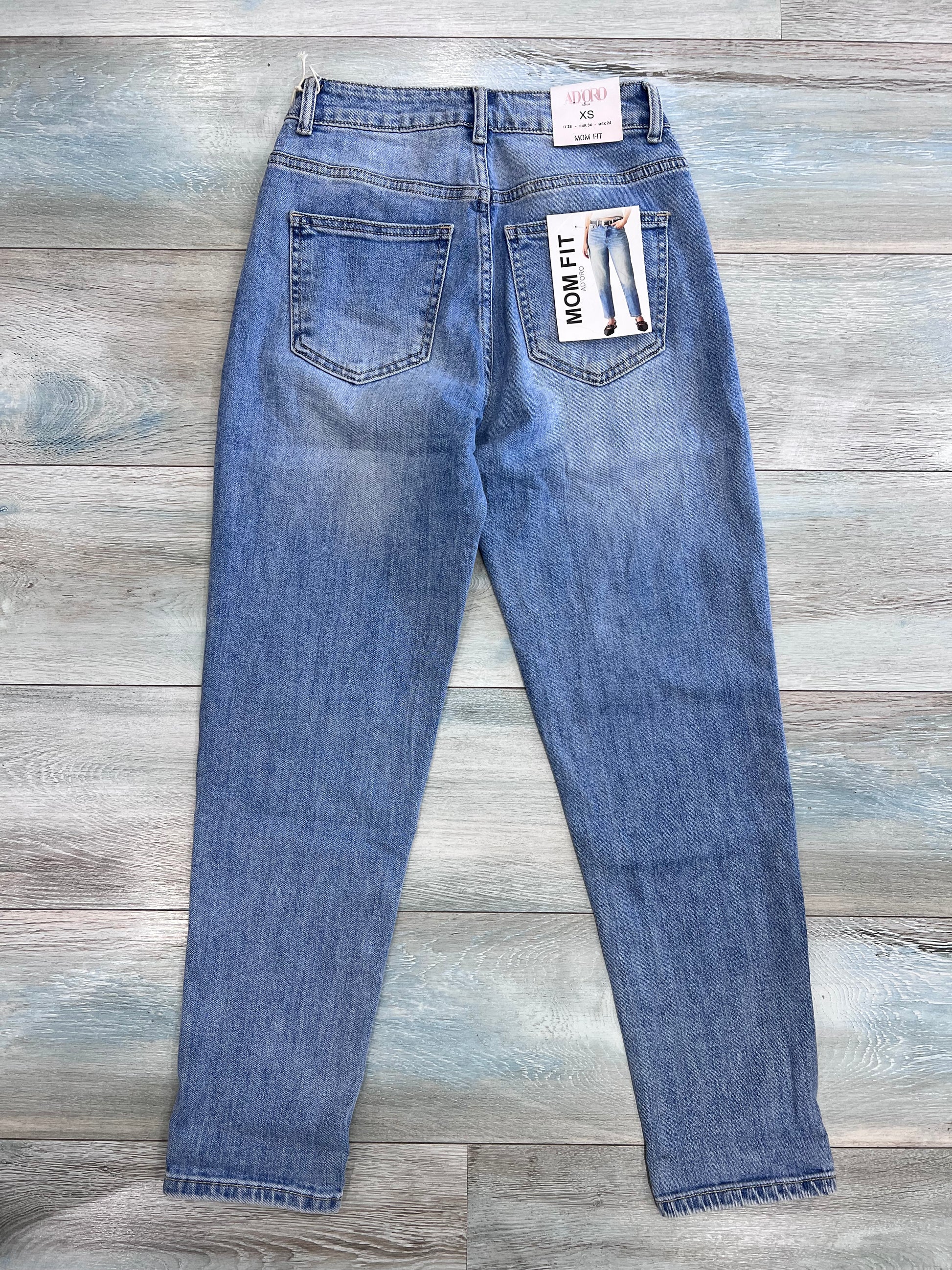 Jeans mom fit donna vista posteriore lavaggio sabbiato estate – Frarò
