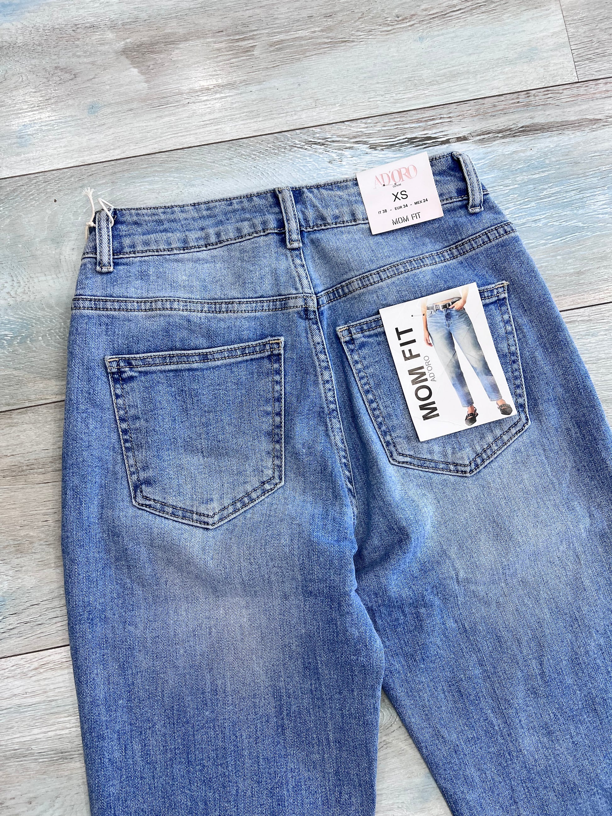 Dettaglio tasche posteriori -  premium jeans mom fit donna – Frarò
