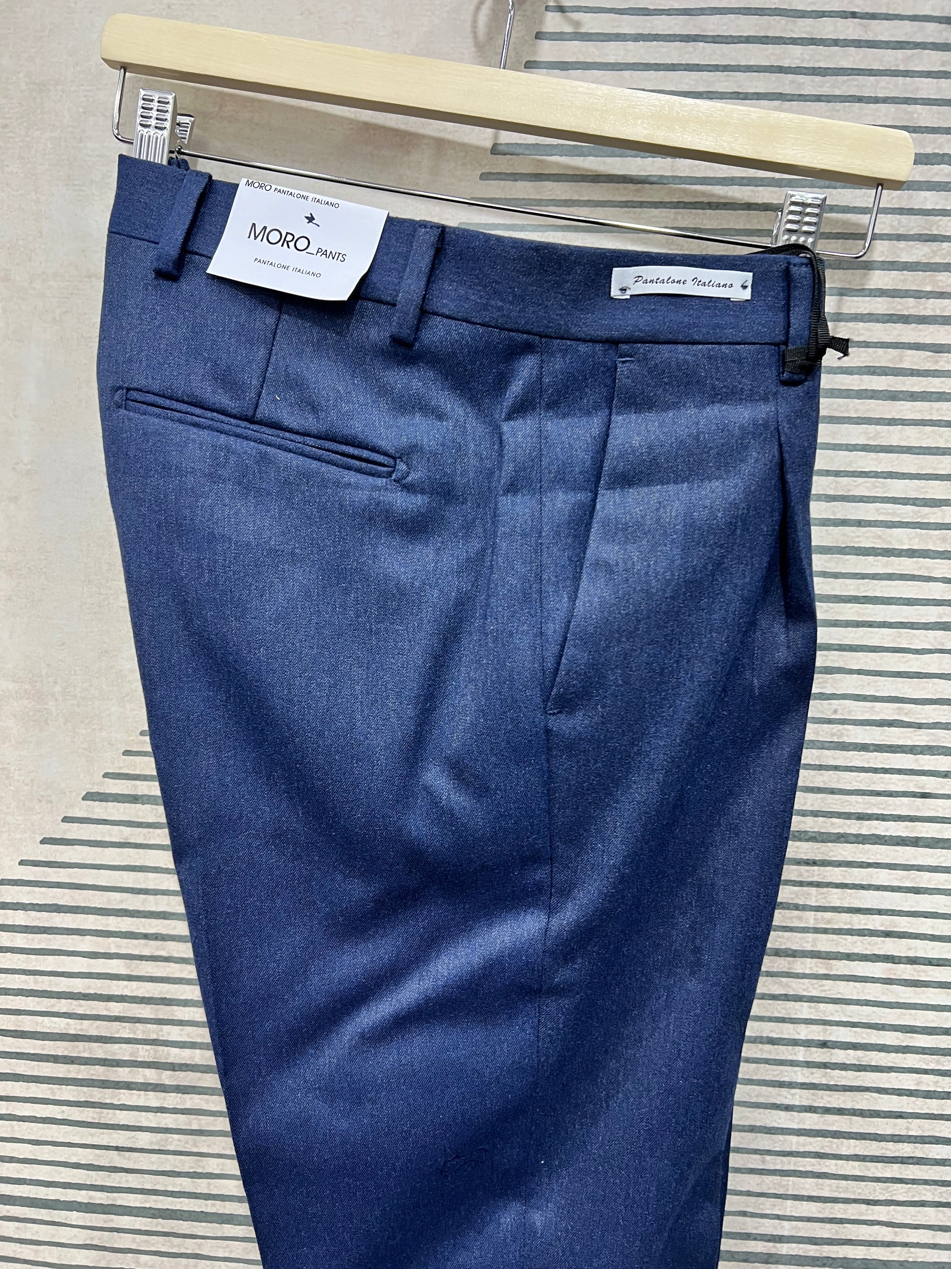 Pantalone uomo 748 blu - dettaglio tasche e finiture
