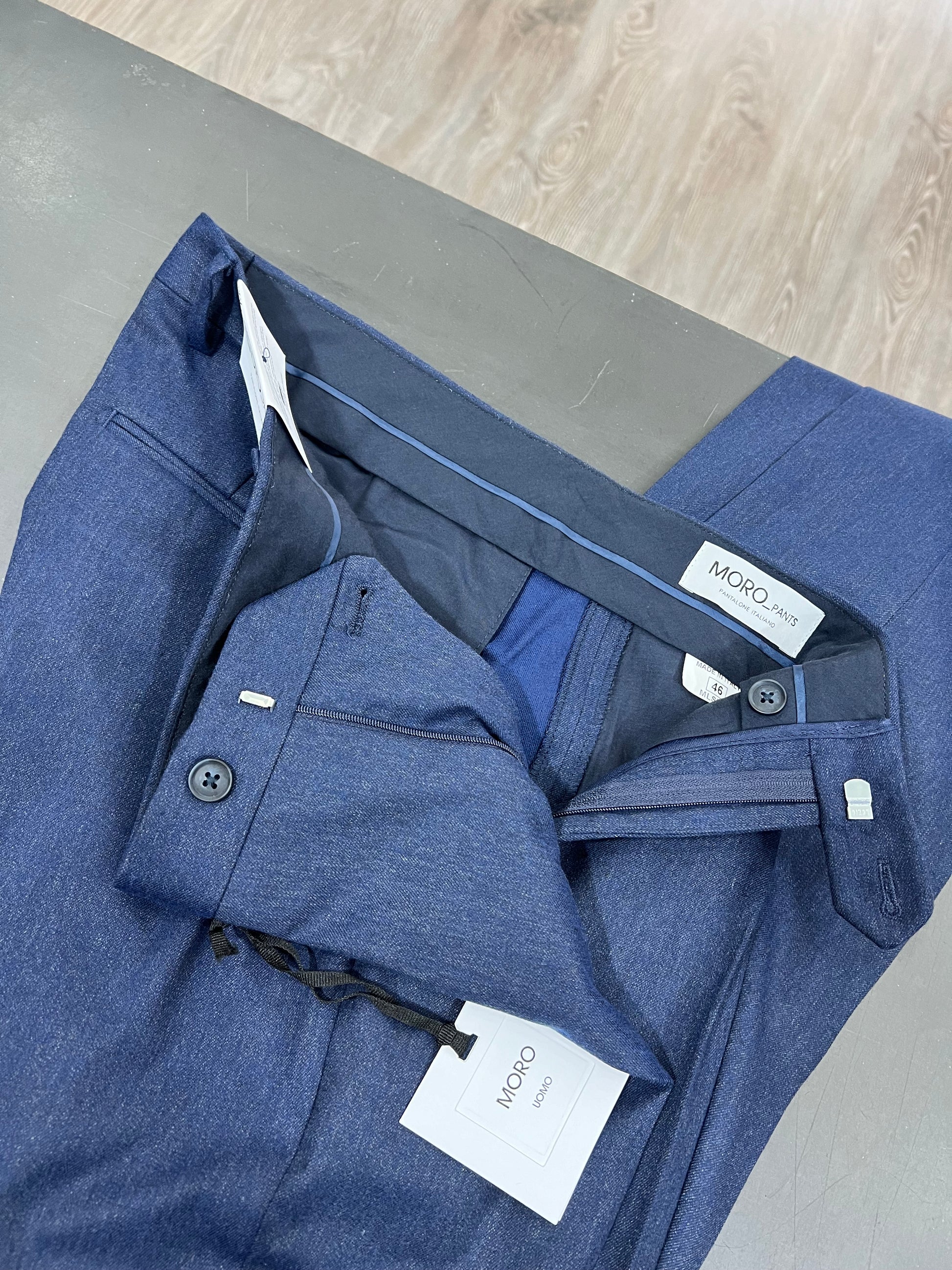 Pantalone uomo elegante - dettaglio cuciture e qualità artigianale
