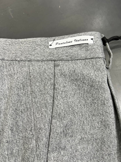 Pantalone elegante uomo Made in Italy - dettaglio tessuto e vestibilità
