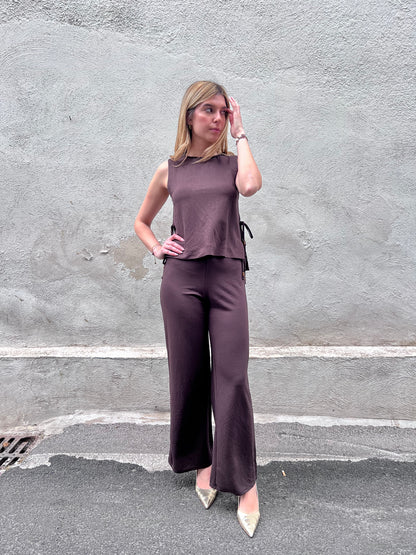 Coordinato donna Bresha cioccolato – top senza maniche con laccetti e perline e pantalone palazzo, vista frontale, Frarò Shop
