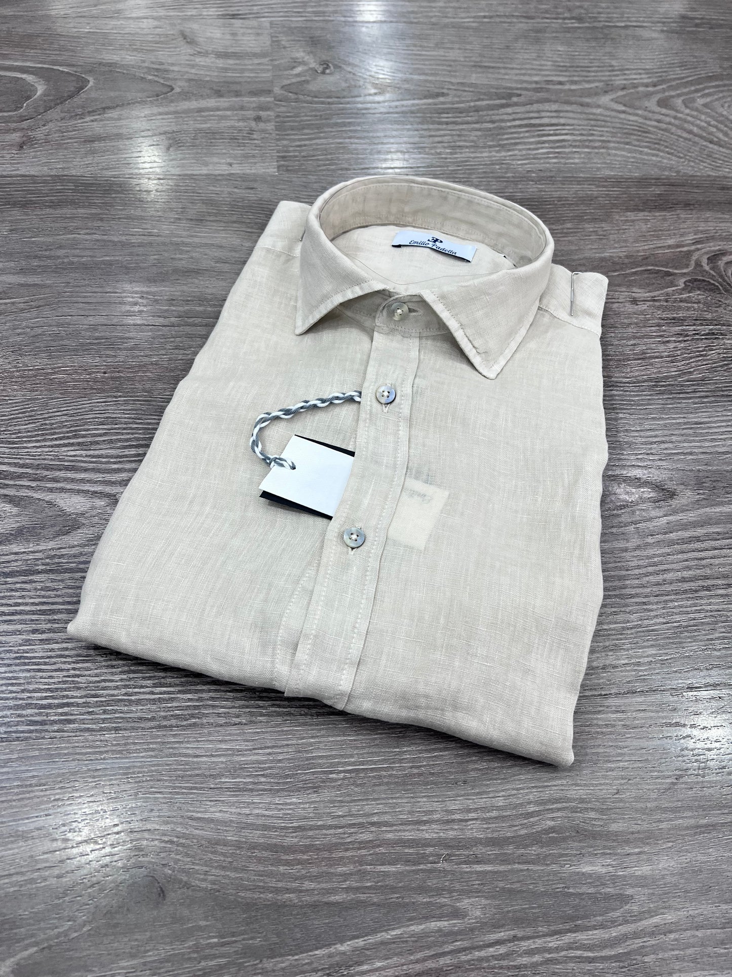 Camicia uomo in puro lino  modello Katerina colore burro – collo alla francese, vestibilità regular, 100% lino
