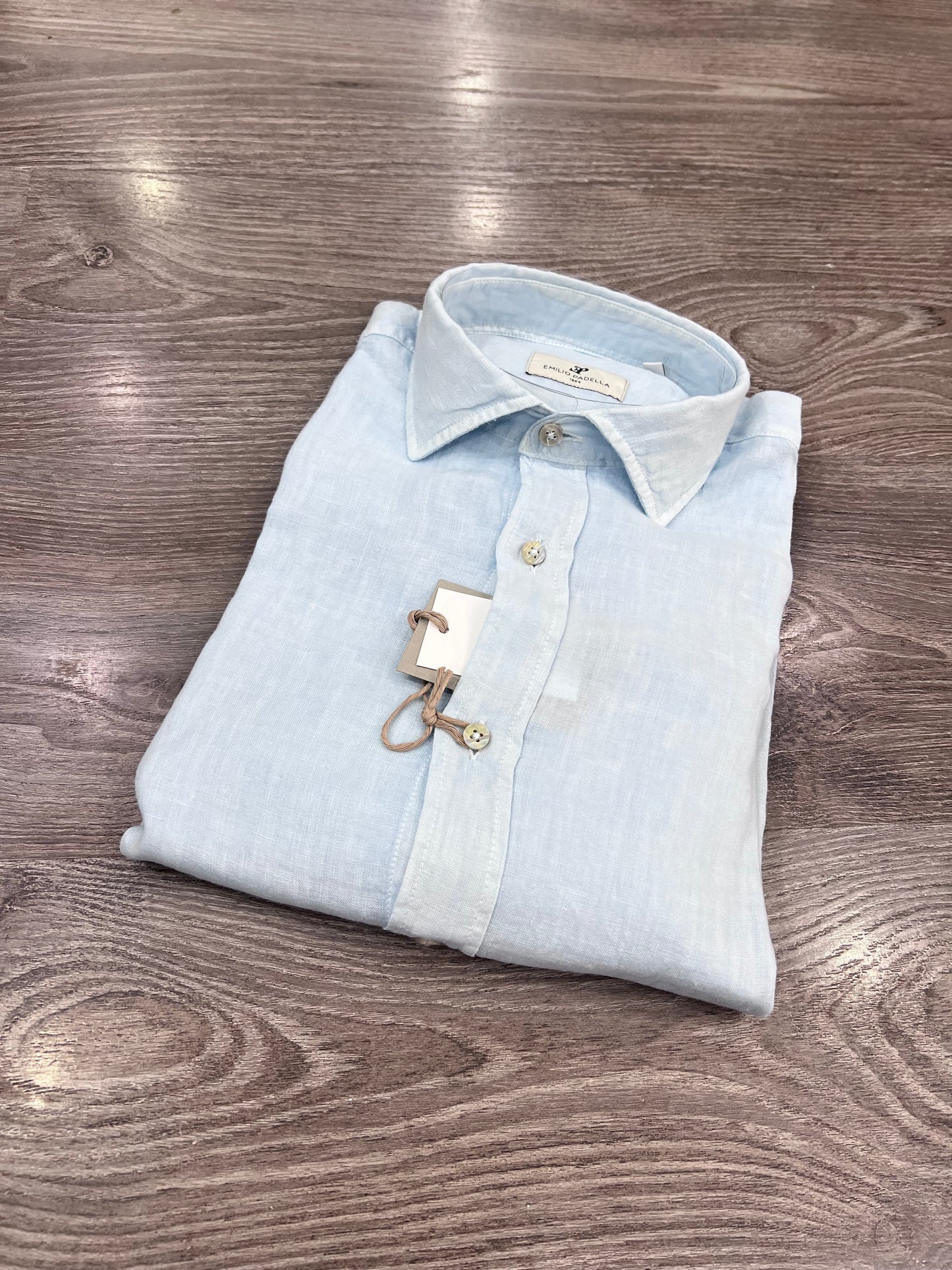 Camicia uomo in puro lino modello Katerina colore celeste – collo alla francese, vestibilità regular, 100% lino

