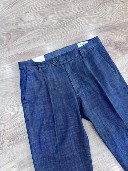 Jeans sartoriale uomo - dettaglio tasche e pince sul davanti - lunghezza alla caviglia – 100% cotone Made in Italy – MEJ Frarò