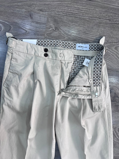 Dettaglio abbottonatura e fodera interna frontale pantalone sartoriale uomo con fibbie – cotone rasato 98% MEJ Frarò