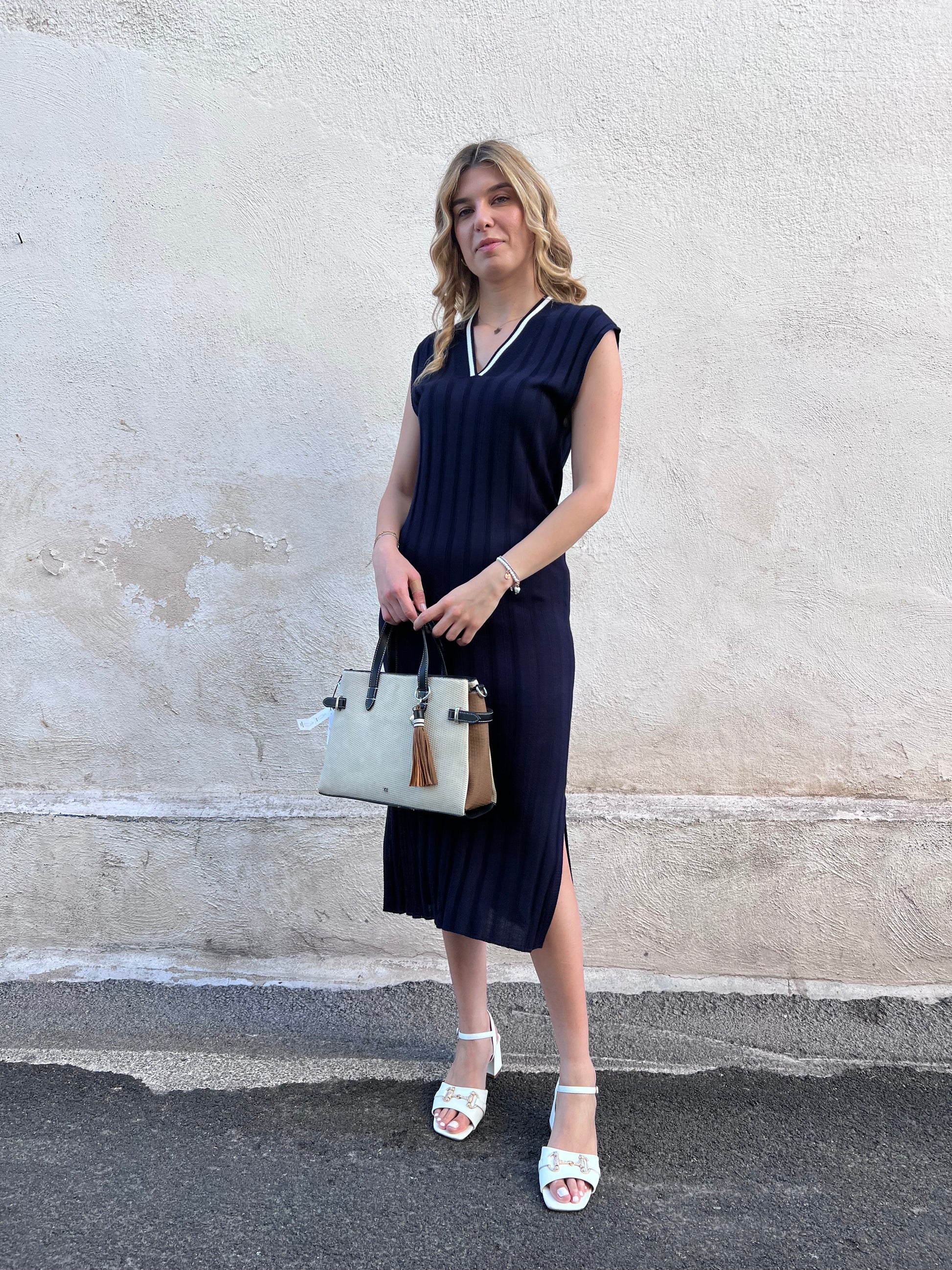 Abito Aleta Blu Navy – dettaglio scollo a V e giro manica, vestito maxi donna estate | Frarò
