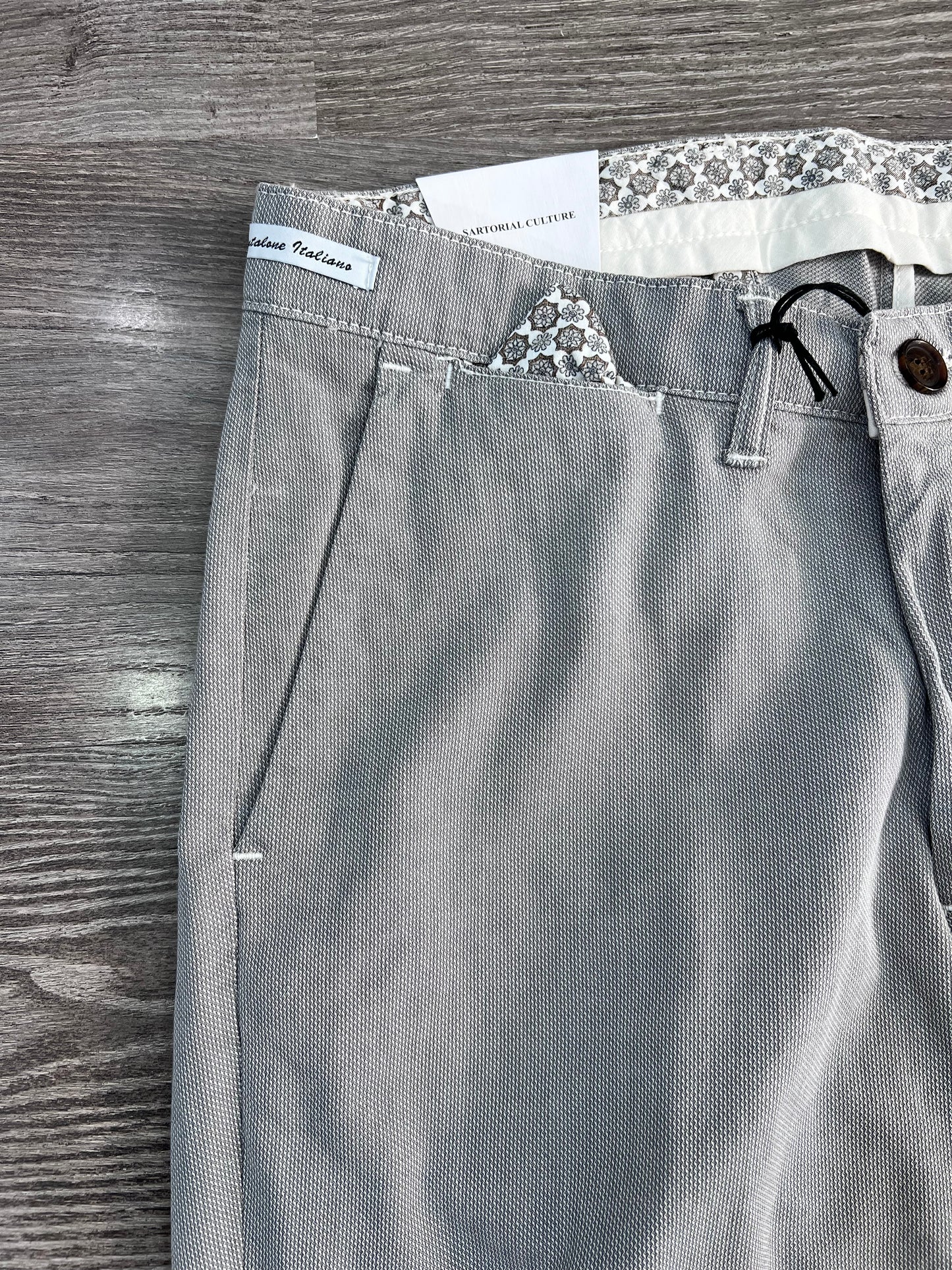 Pantalone uomo slim fit perla – dettaglio tessuto tinto in filo – Frarò