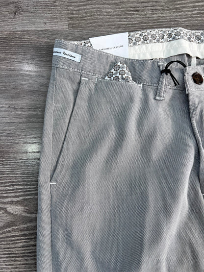 Pantalone uomo slim fit perla – dettaglio tessuto tinto in filo – Frarò