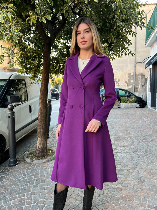 "Cappotto lungo Maidoma vista laterale - silhouette elegante lunghezza midi"