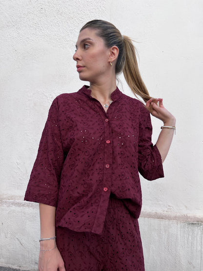 Coord set in pizzo san gallò donna colore amarena –  dettaglio camicia manica 3/4 - Made in Italy
