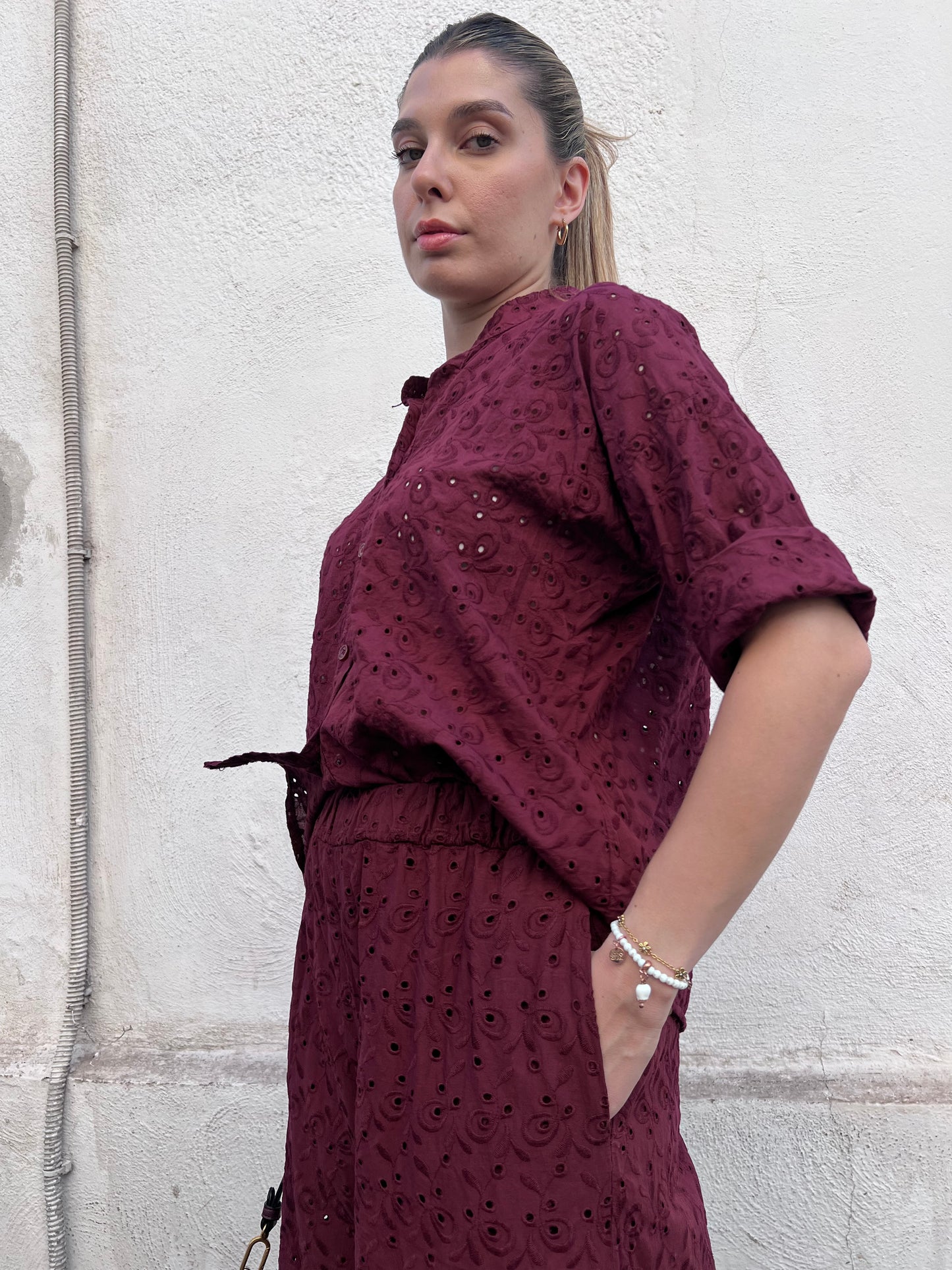 Coord set in pizzo san gallò donna colore amarena – dettaglio elastico in vita del pantalone a palazzo, Made in Italy
