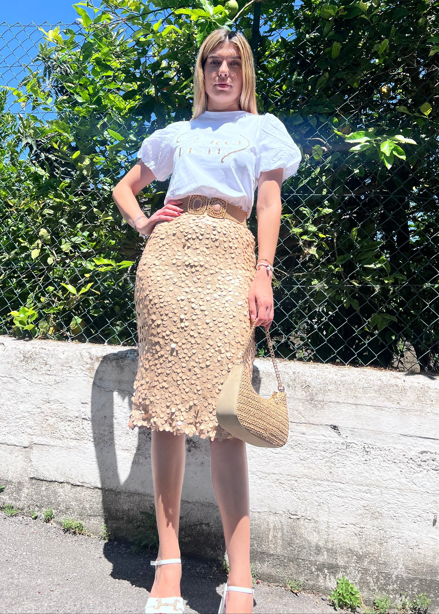 Gonna midi lustrini donna 361 oro – vista frontale - indossata da modella - vita alta, tessuto elastico foderato, Luxury Collection Erica Bellucci SS26