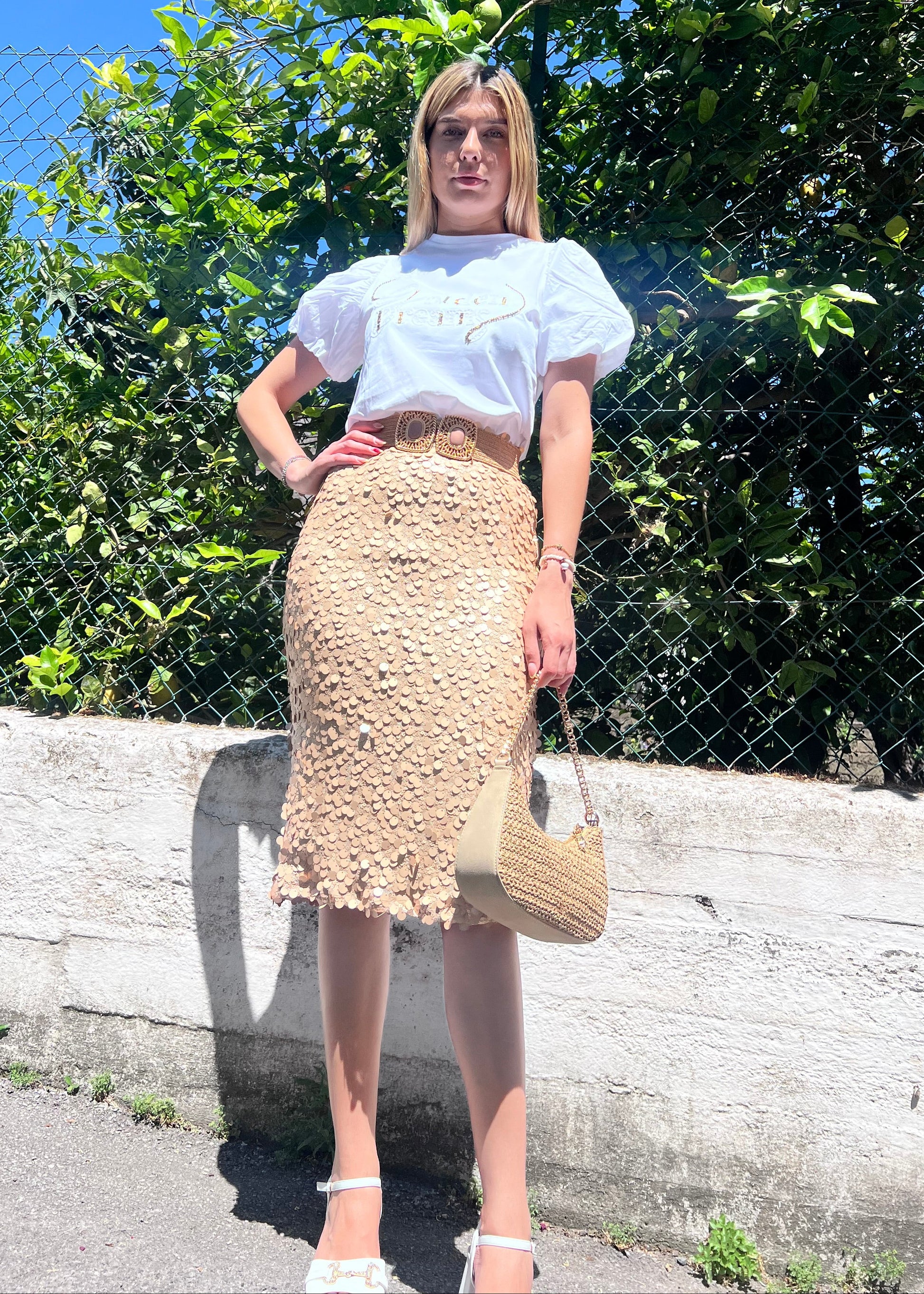 Gonna midi lustrini donna 361 oro – vista frontale - indossata da modella - vita alta, tessuto elastico foderato, Luxury Collection Erica Bellucci SS26