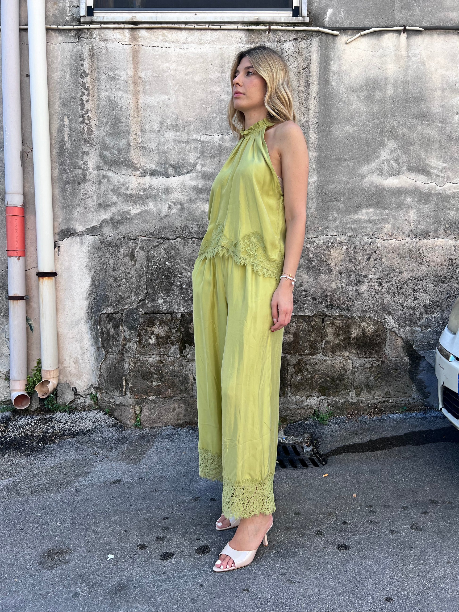 Completo donna Fly Out estivo- colore lime - dettaglio pizzo sul pantalone palazzo - tessuto leggero viscosa - Frarò