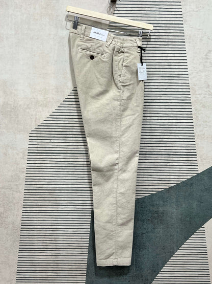 Pantalone velluto beige vista laterale - elastico al bustino per comfort
