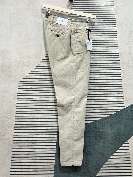 Pantalone velluto beige vista laterale - elastico al bustino per comfort
