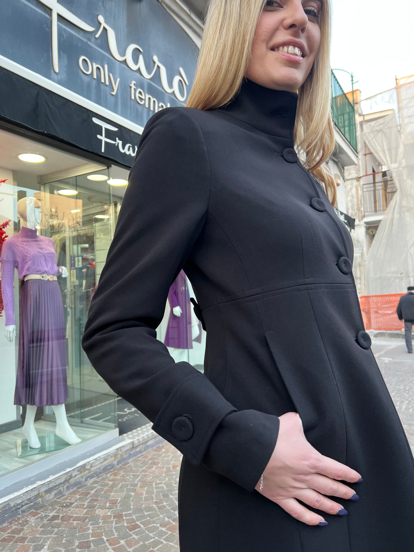 Cappotto Erika dettaglio collo coreana e abbottonatura bottoni