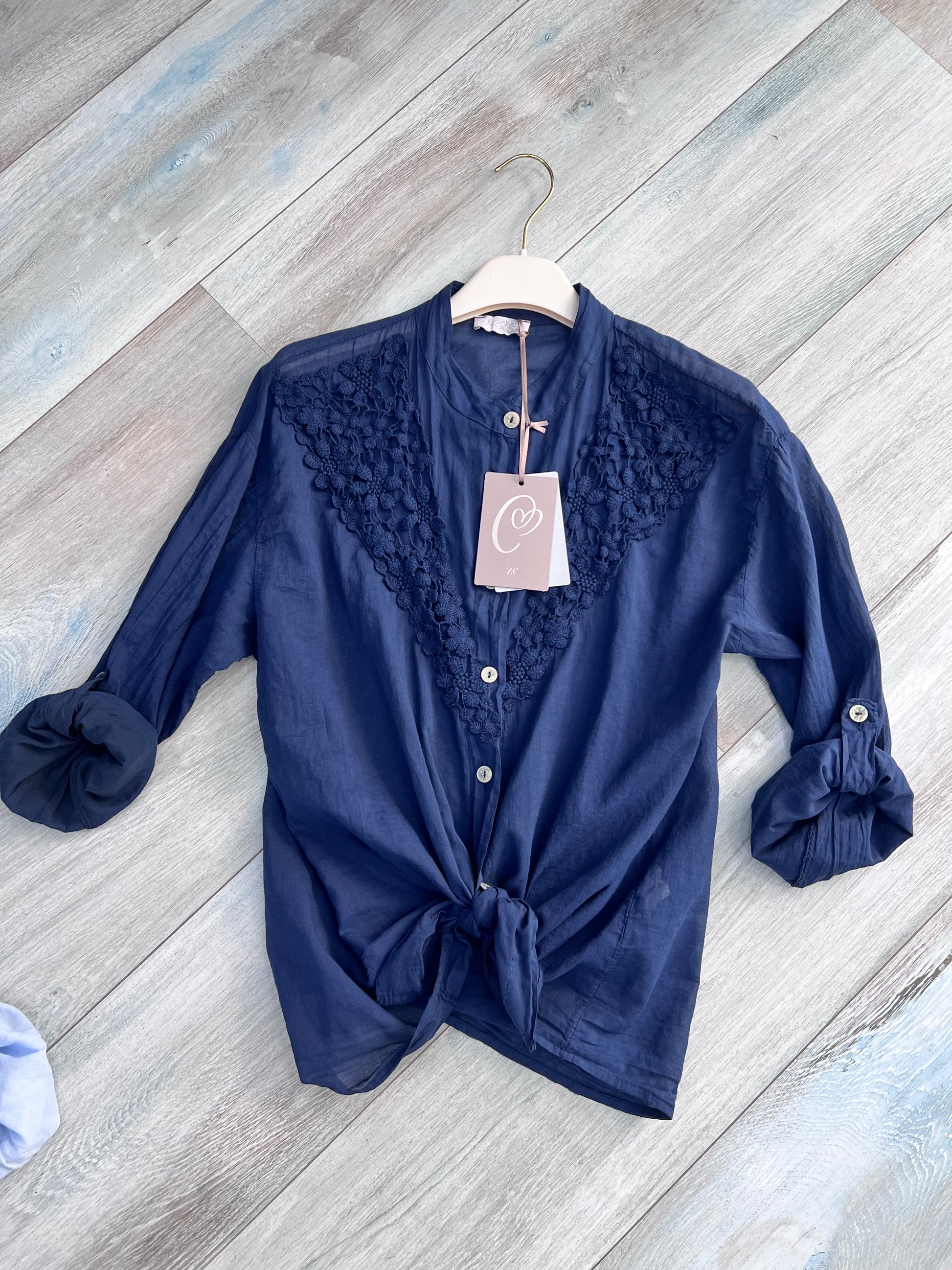 Camicia donna collo coreano manica 3/4 colore bluett in cotone leggero Made in Italy – Frarò
