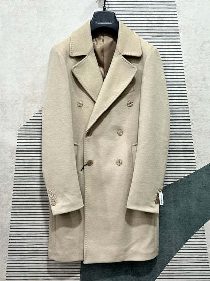 "Cappotto uomo doppio petto beige elegante - vista frontale completa Made in Italy"