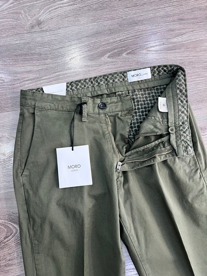 Pantalone twill uomo verde militare –  dettaglio abbottonatura e fantasia fodere interne - cotone elasticizzato 97% cotone 3% elastene, made in Italy – Frarò
