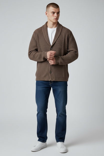 Cardigan brown uomo indossato - stile casual elegante Made in Italy