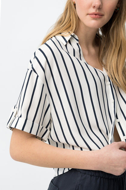 Camicia donna Activea a righe - dettaglio spalle e maniche - righe in blu