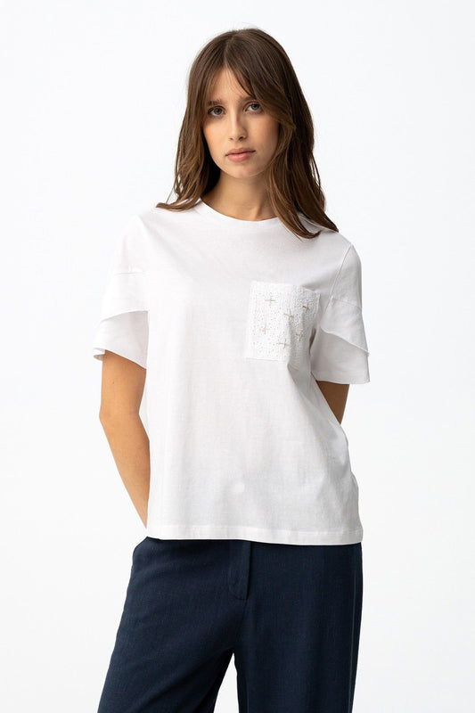 T-shirt donna Alina indossata, vestibilità regolare mezza manica