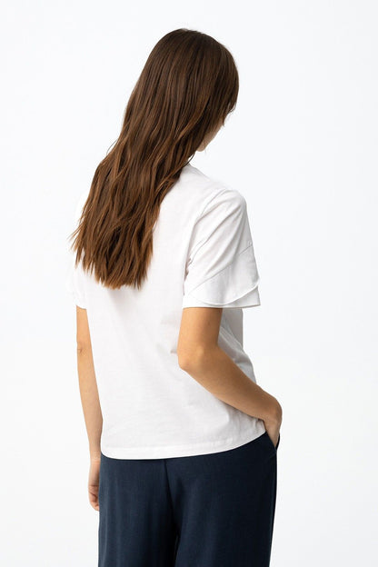 Vista posteriore t-shirt donna Alina cotone, doppio taglio sovrapposto design
