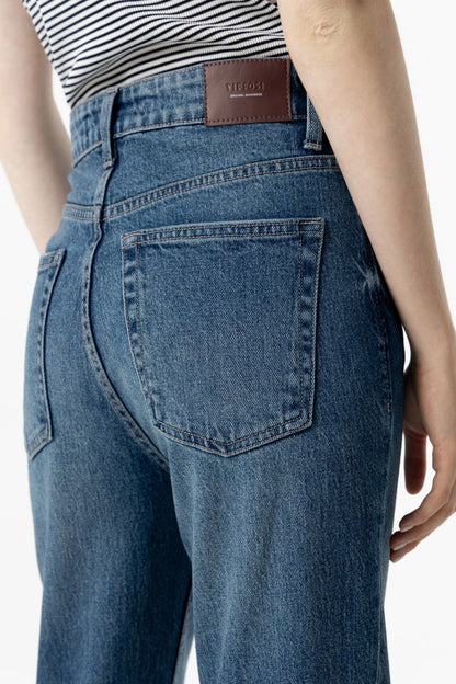 Dettaglio della tasca posteriore e dell’etichetta Tiffosi sui jeans donna Amy_58