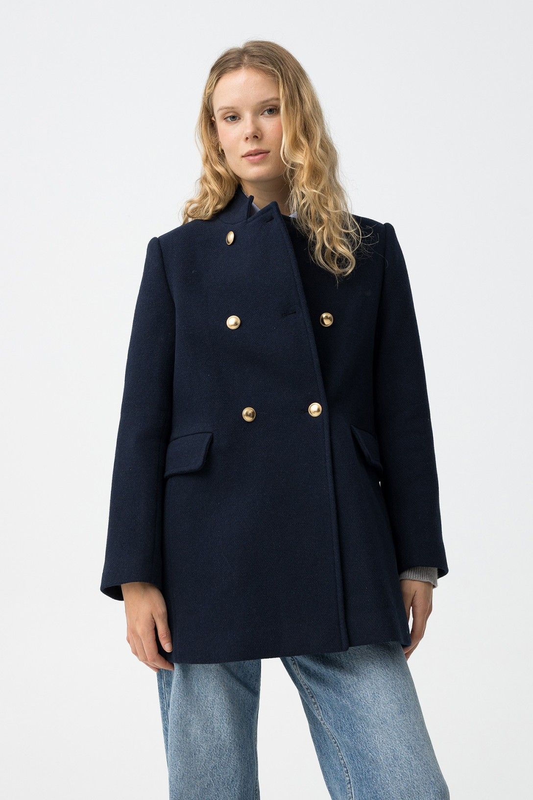 Cappotto blu navy slim fit donna con chiusura doppiopetto e tasche a patta

