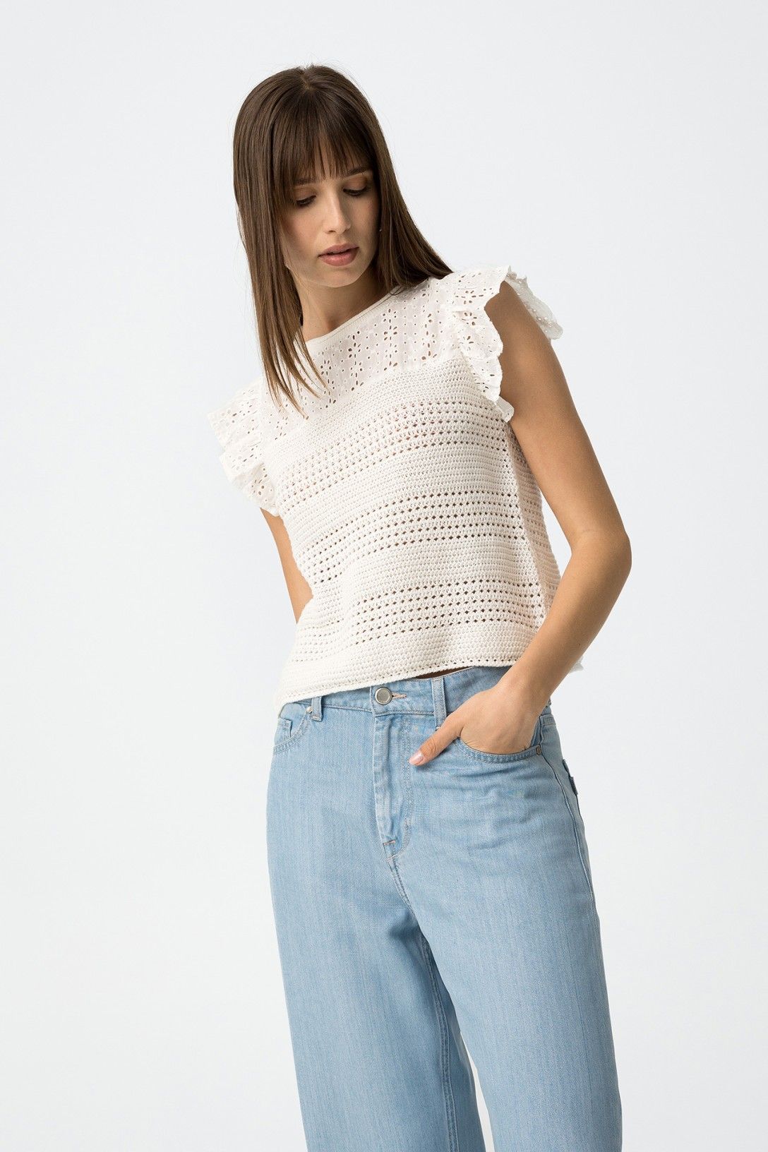 "Top Ashera Bianca| Verde - Indossato da modella, perfetto per occasioni casual ed eleganti"