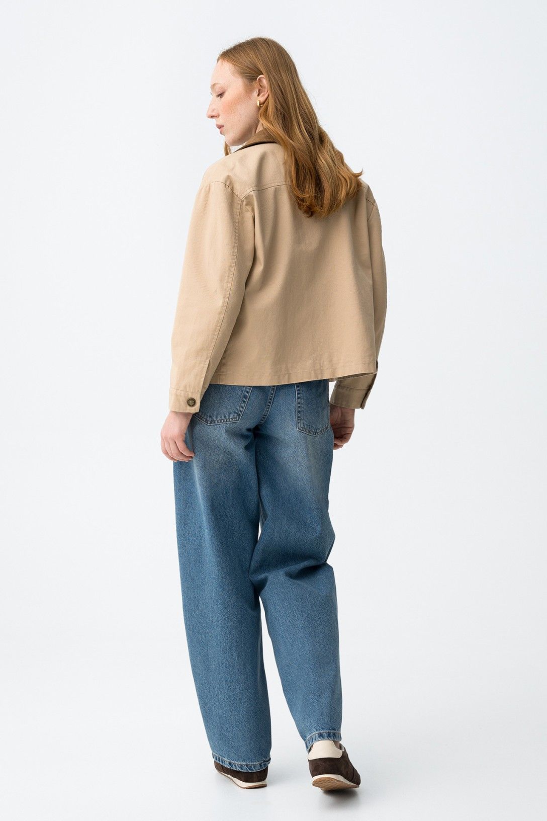 Jeans donna balloon Tiffosi Ava_4 gamba larga lavaggio medio - dettaglio vista posteriore indossato