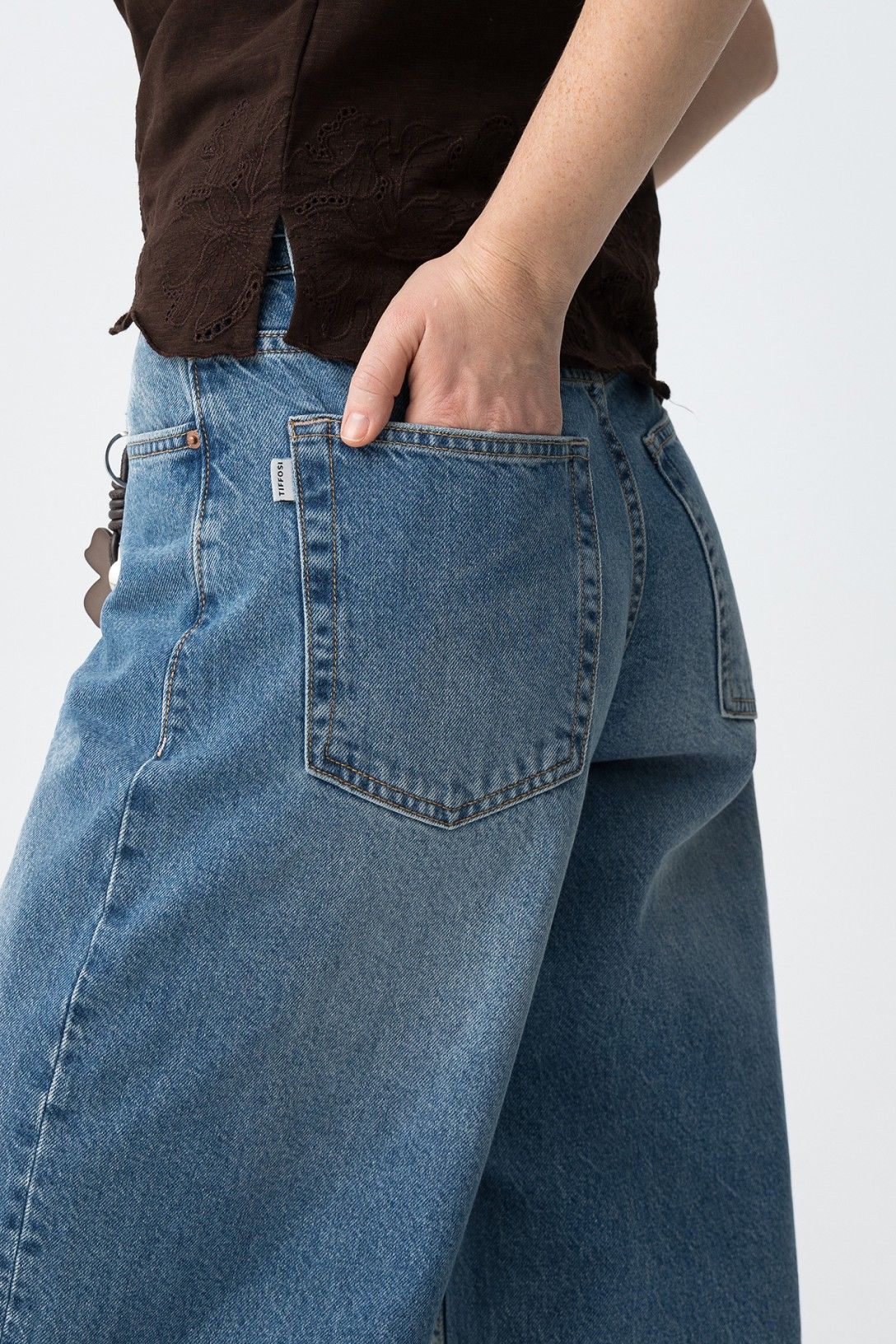 Jeans donna balloon Tiffosi Ava_4 lavaggio medio - vista posteriore dettaglio tasche