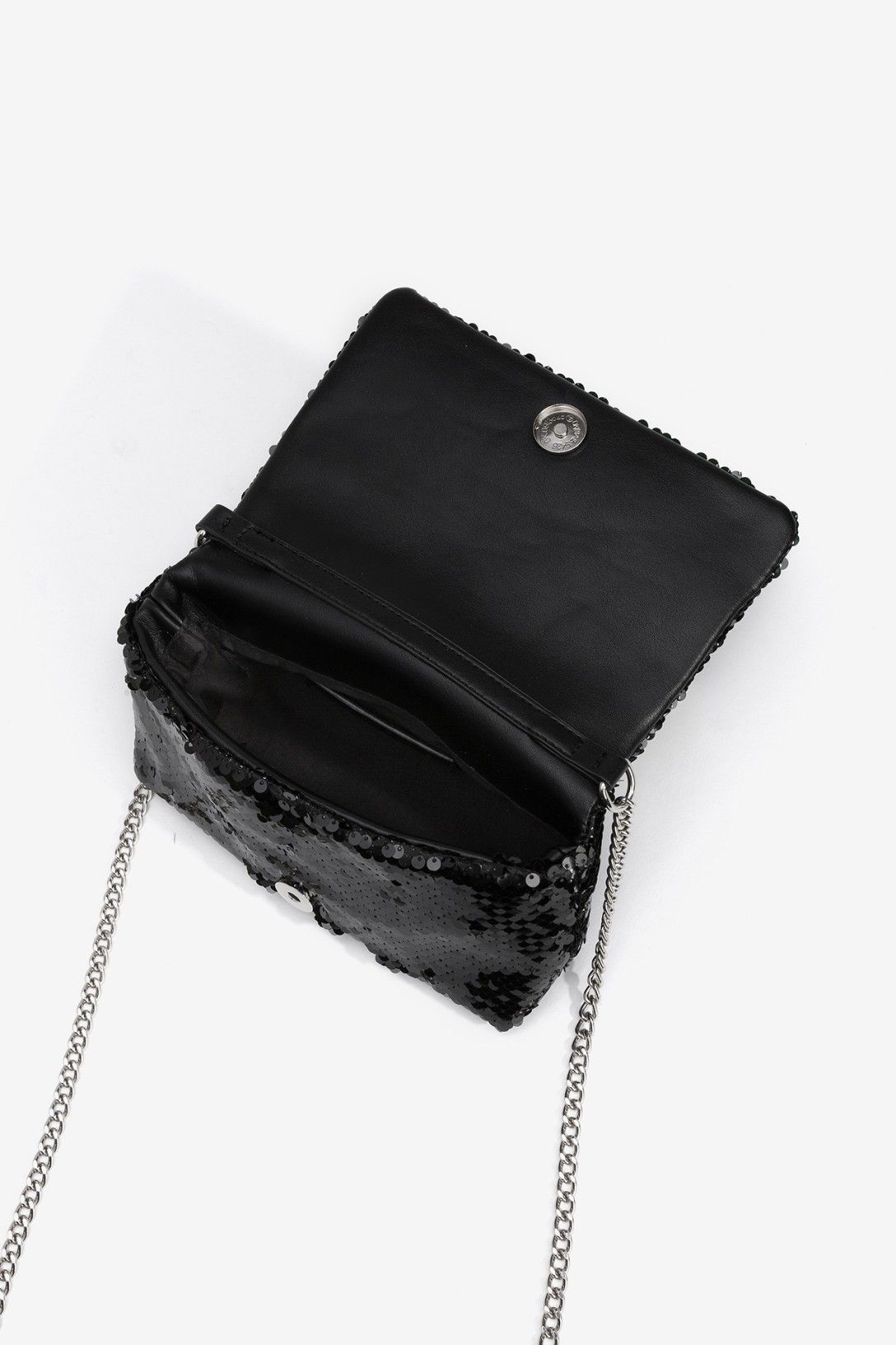 Pochette Becker paillettes nera - dettaglio chiusura con patta