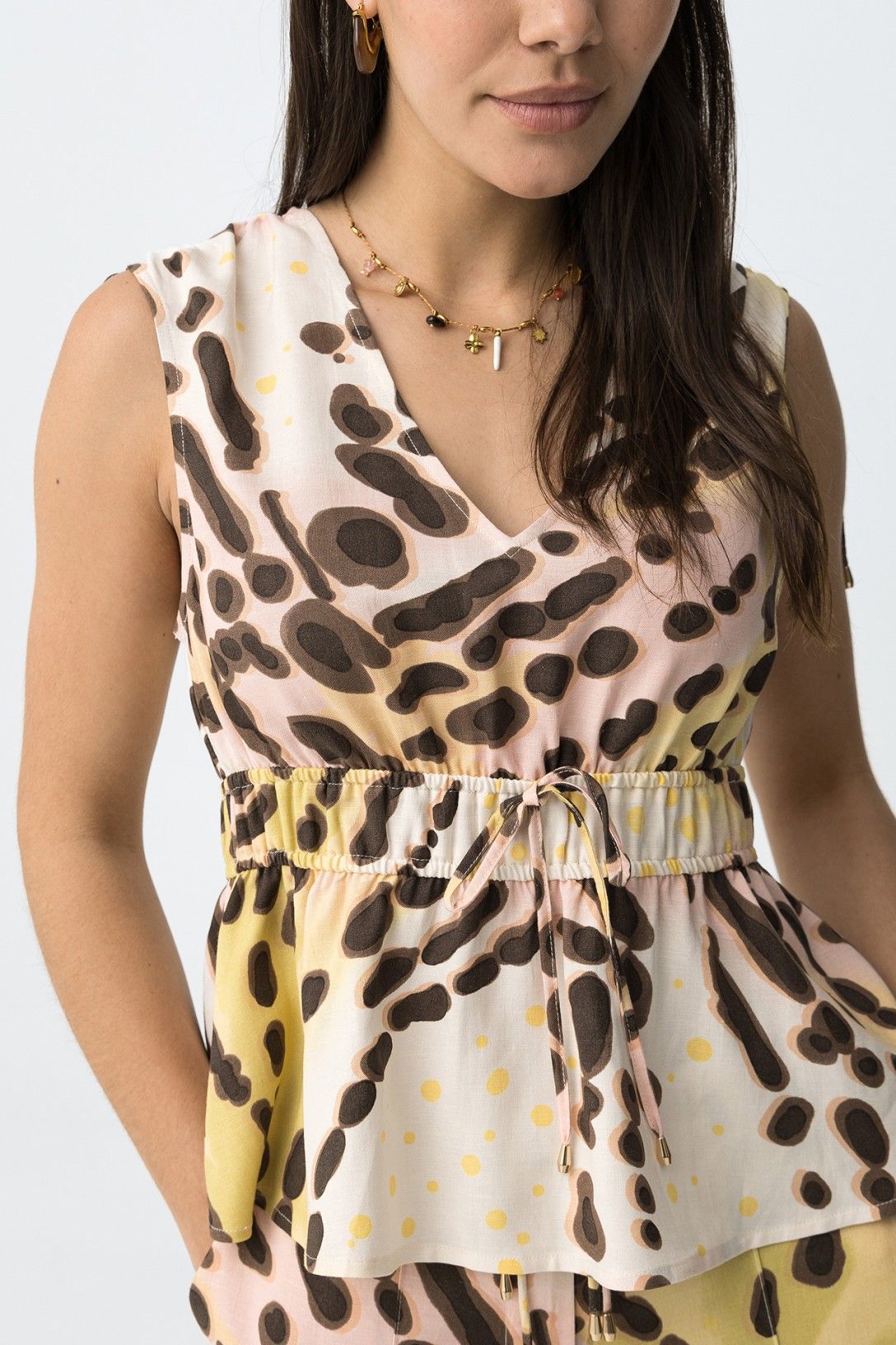 Dettaglio scollo a V e laccetti regolabili – Top animalier Coordinato donna Beram Tiffosi