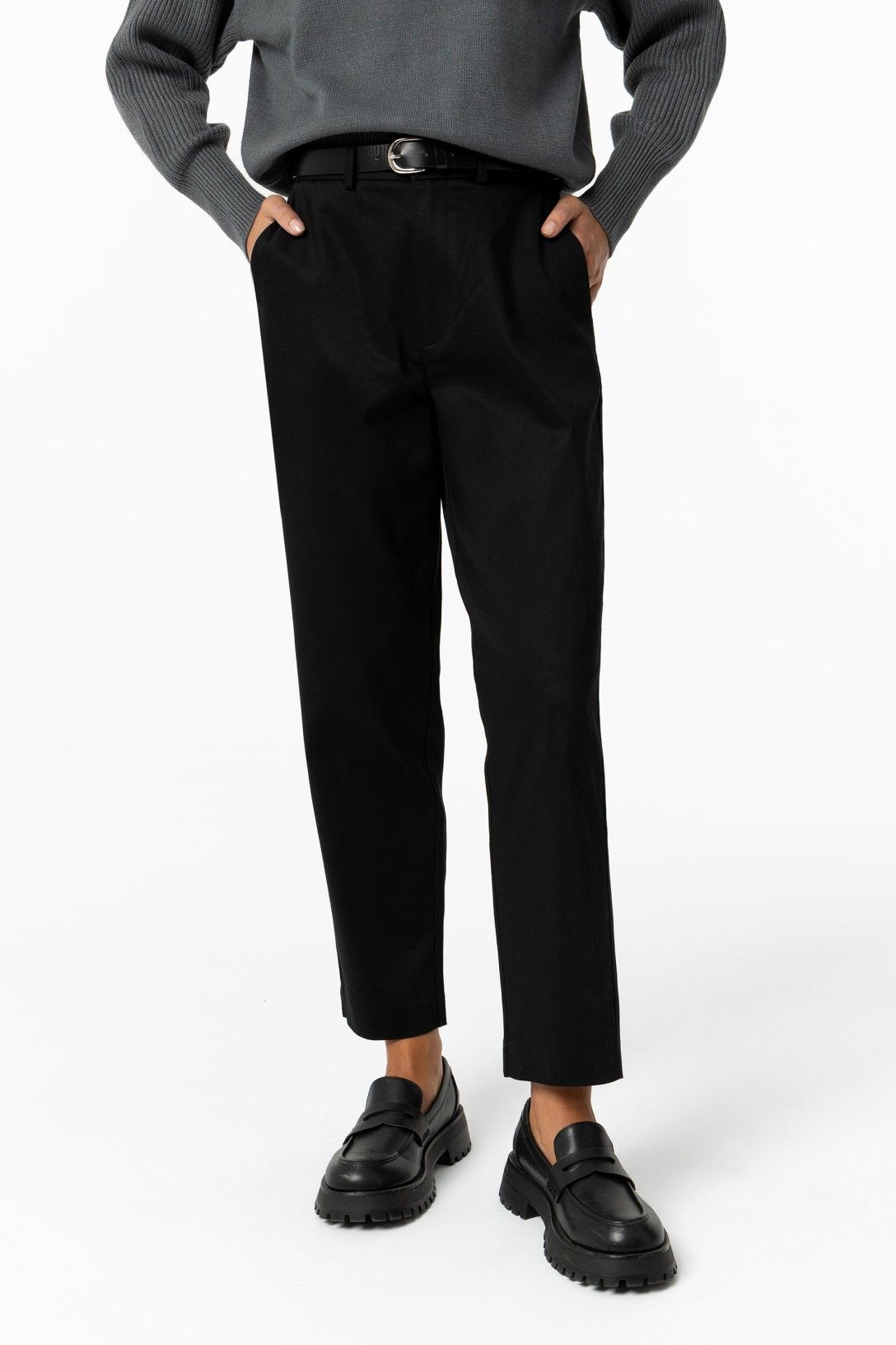 "Pantalone Bianca New nero indossato - vestibilità e lunghezza completa"