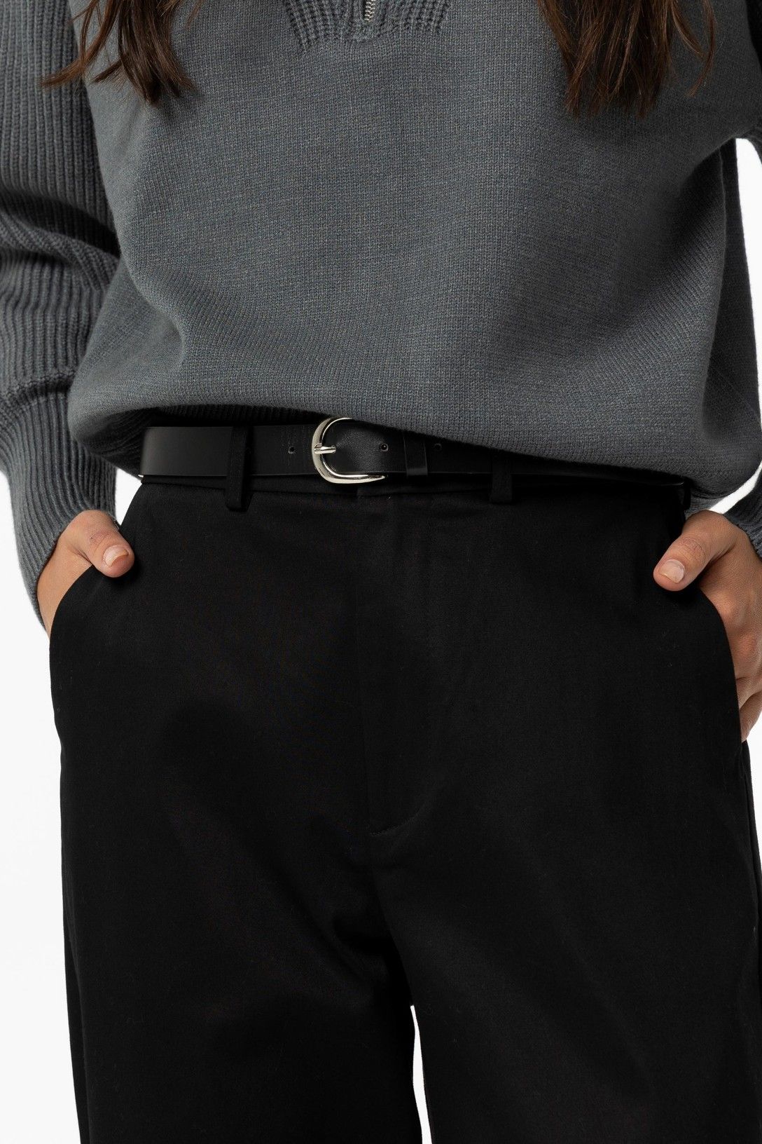 "Dettaglio chiusura zip e gancio metallico pantalone Bianca New nero"