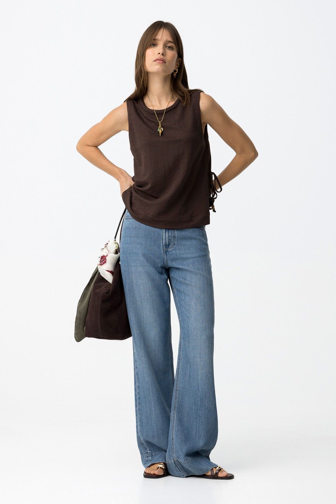 Jeans donna wide leg Bonnye vita alta in LYOCELL - vista frontale modella

