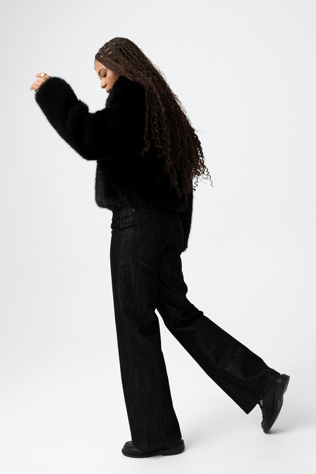Jeans donna Tiffosi Bonnye_57 nero lucido vista laterale - gamba larga trendy"