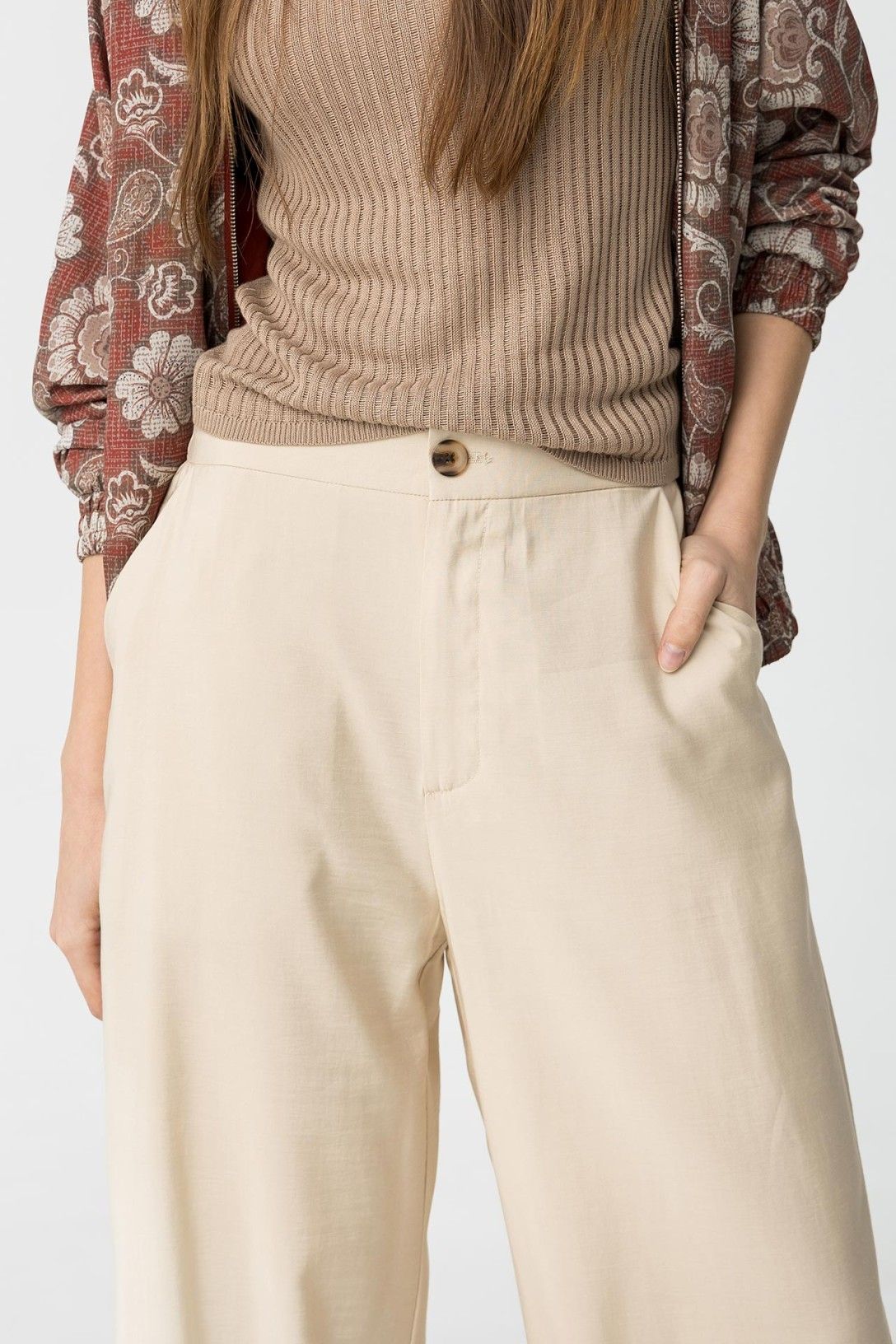 "Dettaglio vita alta Pantalone Palazzo Camelia Beige - Elastico in vita per massimo comfort"
