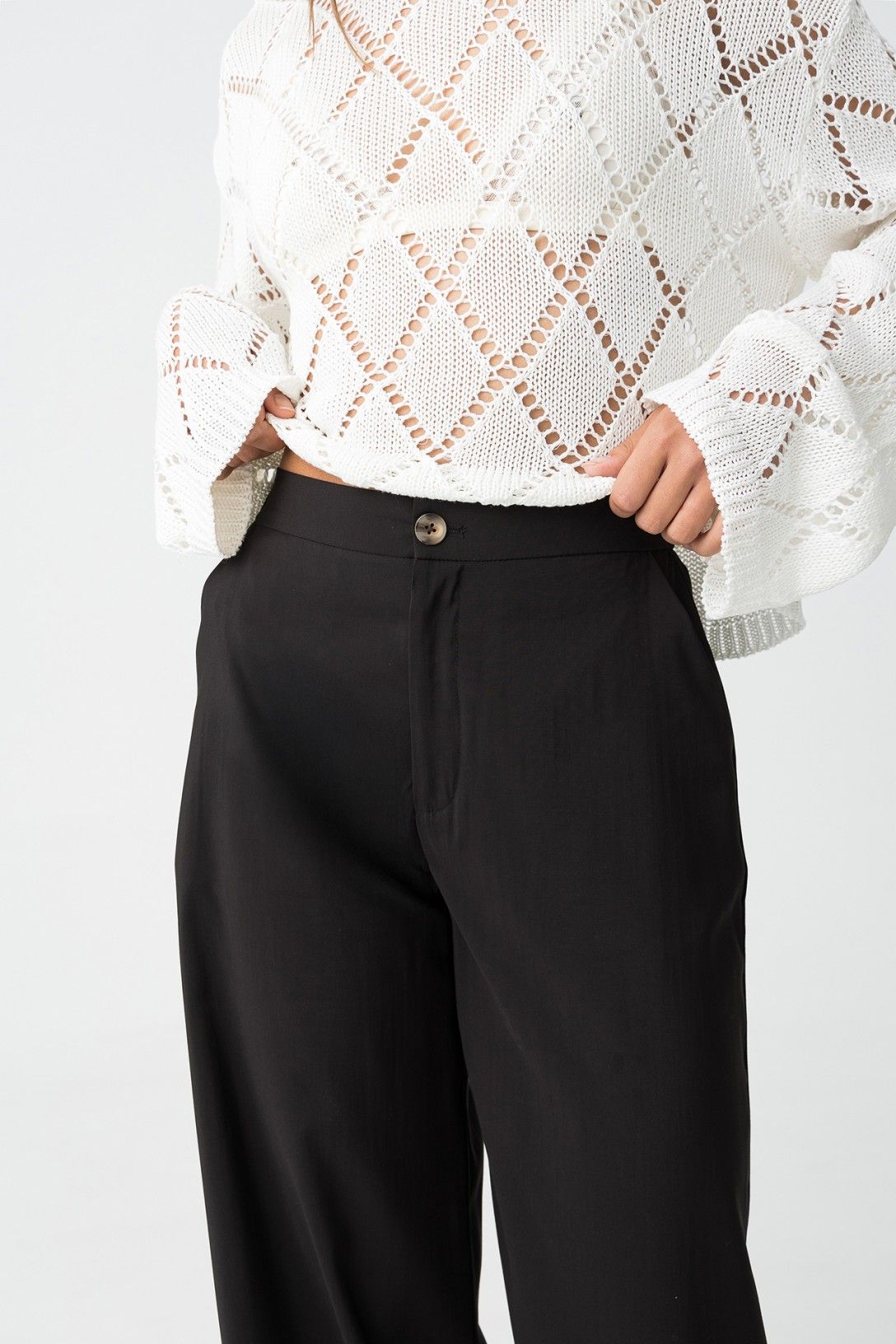 "Dettaglio tessuto Pantalone Palazzo Camelia Nero - Viscosa di alta qualità per massimo comfort"
