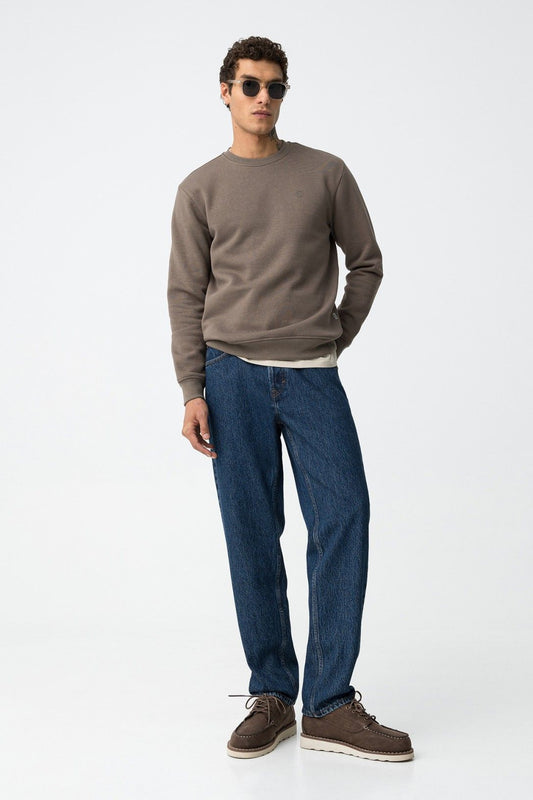 Modello indossa jeans Cole_66 Tiffosi - stile casual quotidiano
