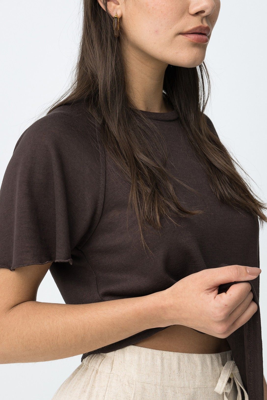 T-Shirt Cooky donna cioccolato in viscosa, dettaglio manica corta con volant e vestibilità - Frarò

