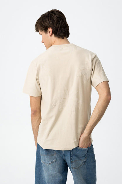 "T-Shirt Creed vista dietro - dettaglio della texture e delle maniche corte"