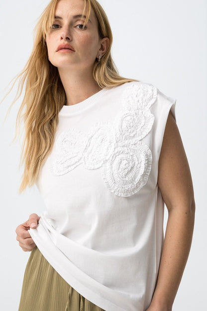 T-Shirt Donna Bianca Dragonair vista frontale indossata