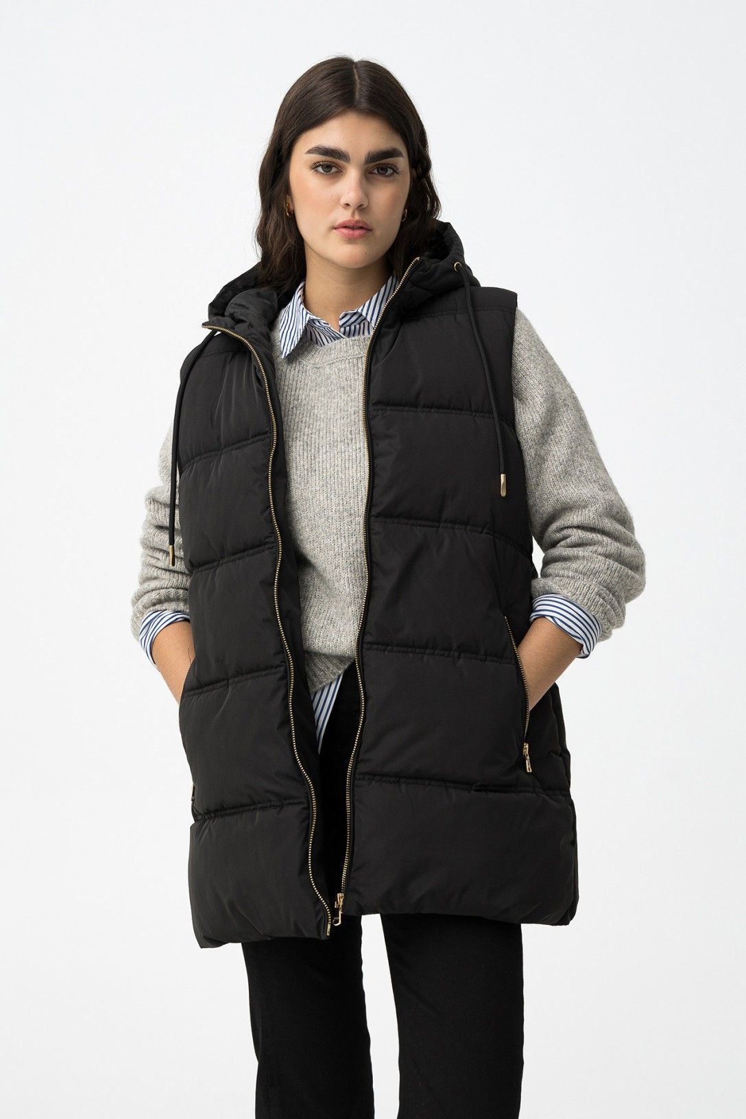 "Gilet donna trapuntato Duranduran nero con cappuccio - vista frontale con zip e tasche"